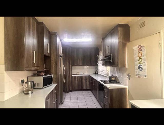 3 BEDROOM HOUSE FOR SALE IN KOSMOSPARK